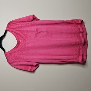 For The Republic Women's V-Neck Hot Pink Ombre T-Shirt Size Large EUC